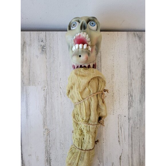 Gemmy wiggle zombie body bag hanging prop Halloween decor - Picture 4 of 7